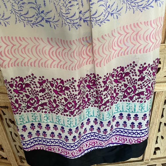 Silk tunic/top.  Boho flair.  Perfect for summer. - Picture 2 of 11